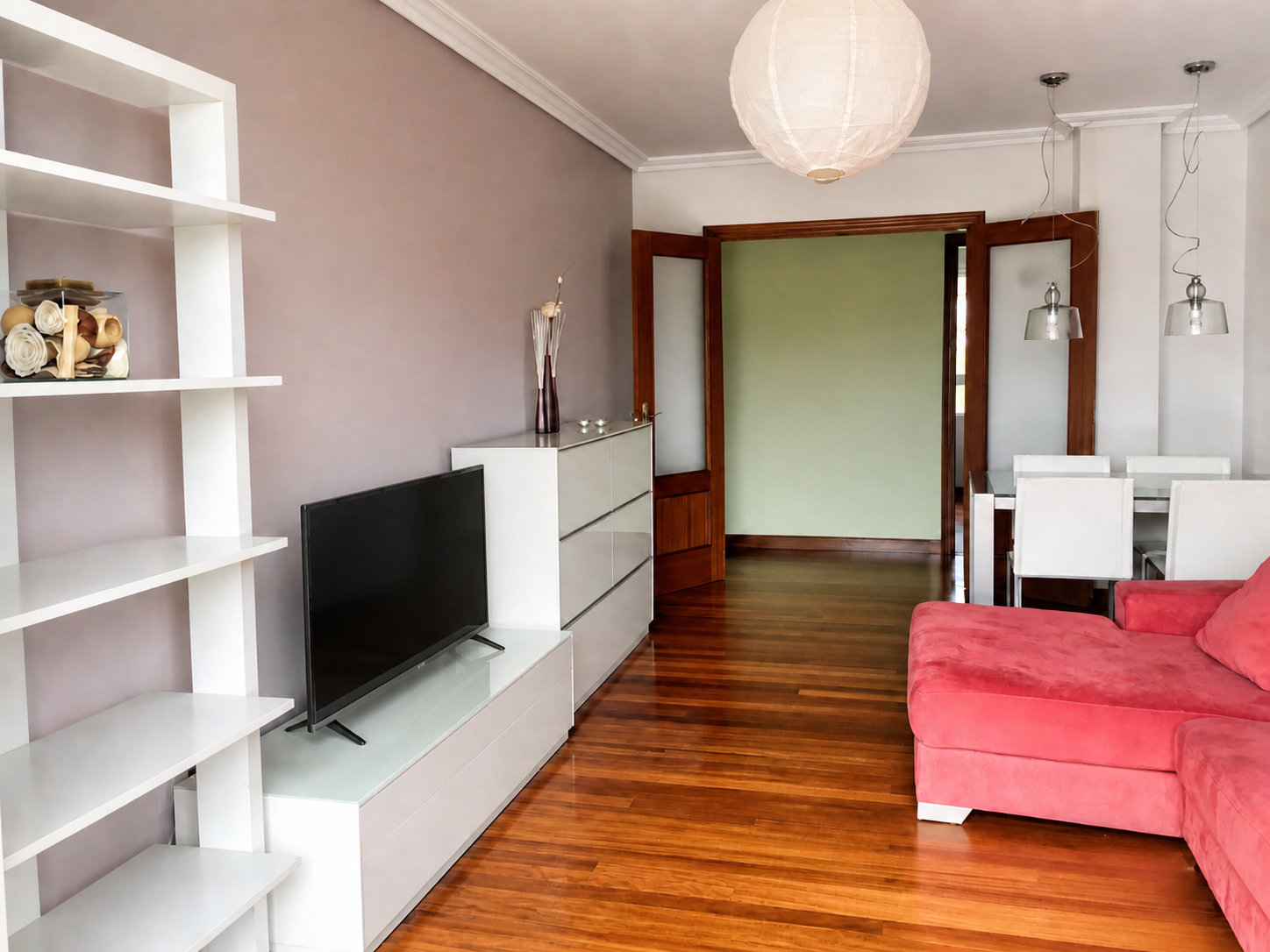Zona de salón y comedor del piso de alquiler temporal en Santander